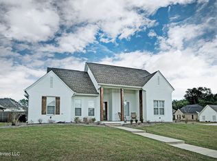 100 Sweetbriar Ct, Canton, MS 39046