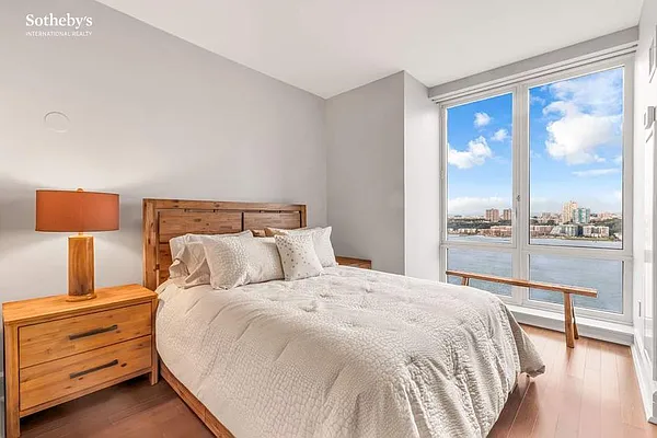 Sold by Sotheby's International Realty | media 8
