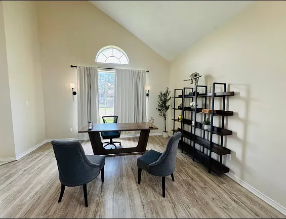 4 bed, 2.5 bath, 2174 sqft, $5,000 — Photo 2