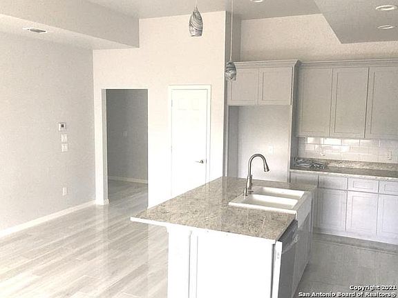 5th image of 1811 Lakeview Dr