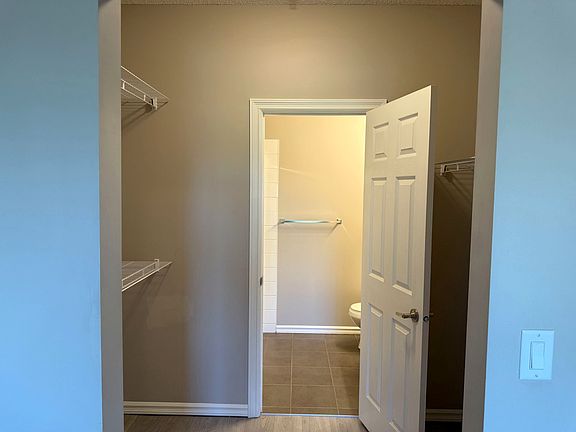 5th image of 263 Macewan Rd SW #213