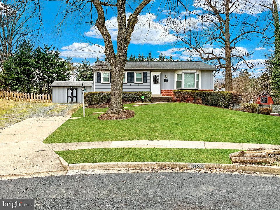 2nd image of 1932 Fisher Ct