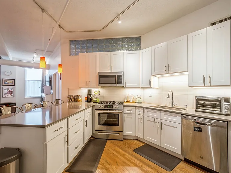161 W Harrison St #503 — Photo 9
