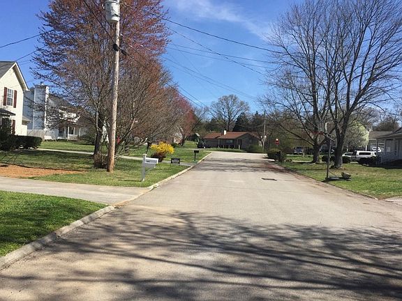 4th image of 615 Salisbury Ln
