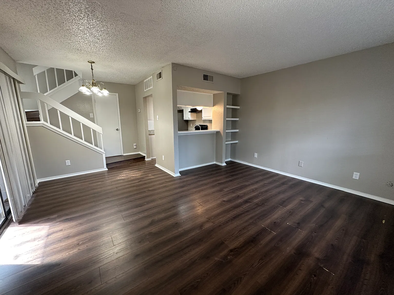 2 bed, 996 sqft, $1,500 — Photo 3