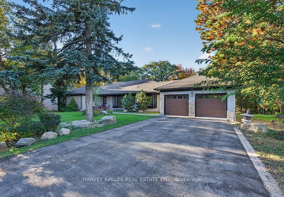 1st image of 140 Sandringham Dr