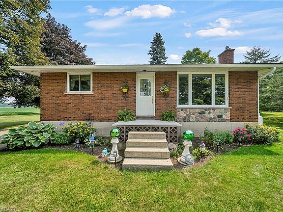 3rd image of 5427 Perth Rd