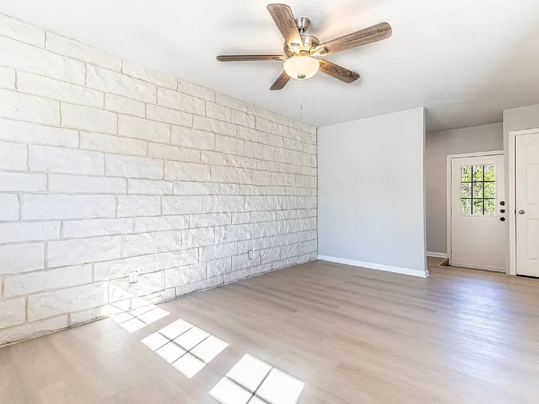 97 Denton Dr — Photo 8