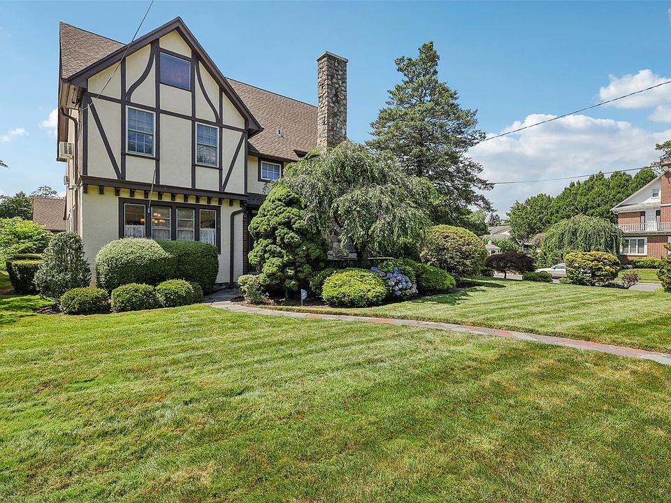 1st image of 370 Hempstead Avenue