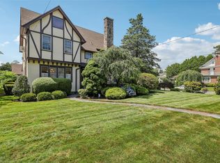 370 Hempstead Ave, Rockville Centre, NY 11570