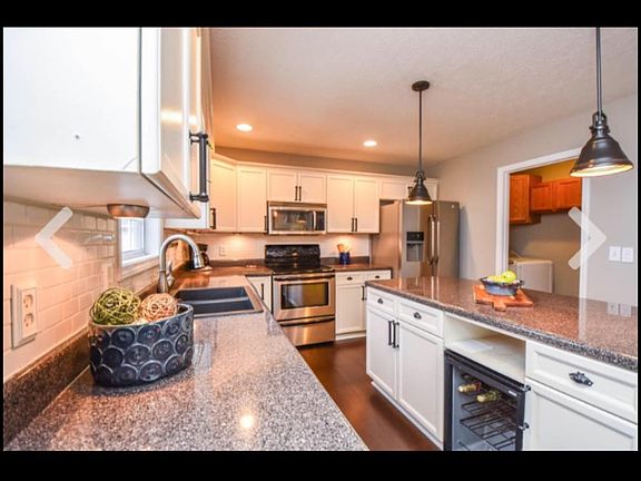 3rd image of 125 Willowleaf Ln