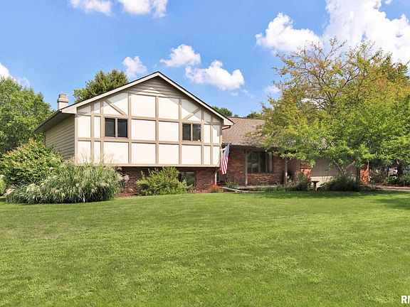 2nd image of 235 Whispering Oaks Dr