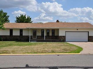 537 E Parkwood Dr, Rose Hill, KS 67133