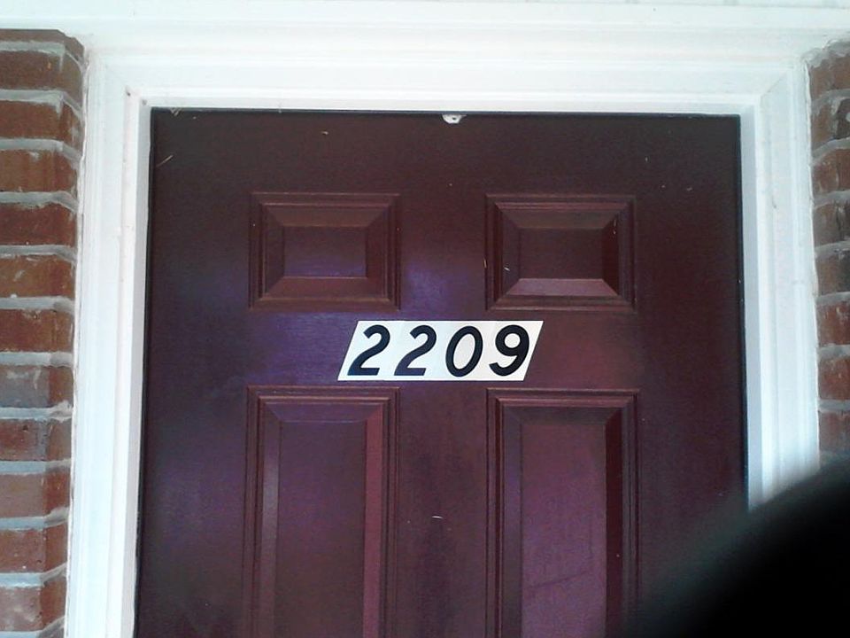 2nd image of 2209 1st St E