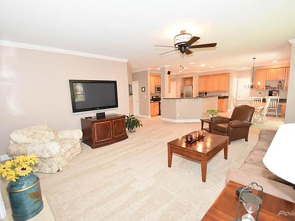 5th image of 806 Coachman Dr