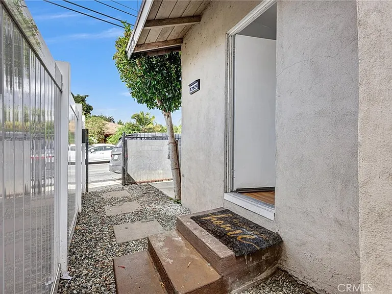 12624 S Mona Blvd — Photo 10