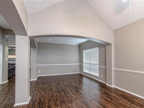 4th image of 1136 San Saba Dr