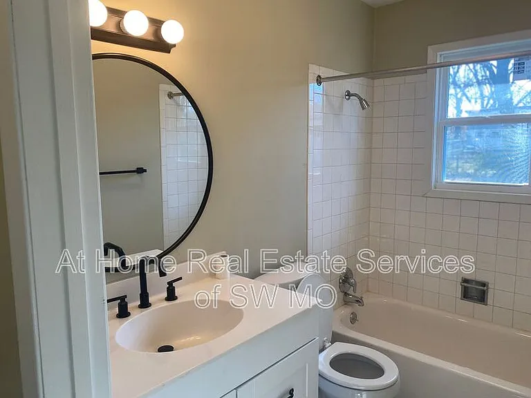 2428 W Phelps St — Photo 8