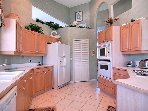 4th image of 1009 Heatherwood Way