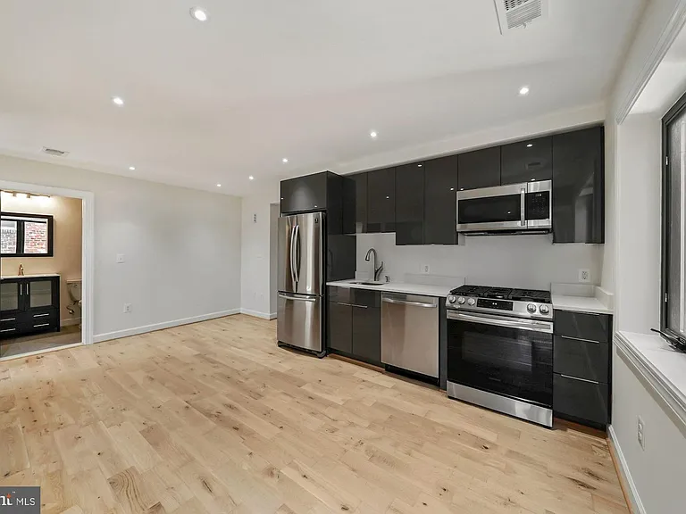 1829 13th St NW #A03 — Photo 2