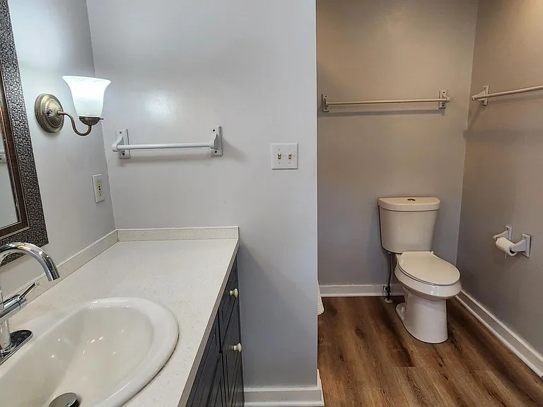 1520 Ridout Ln — Photo 23
