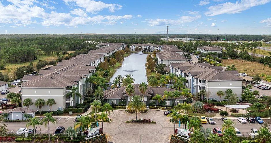 Andros Isles Apartments — Photo 4
