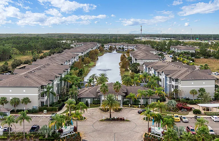 Andros Isles Apartments — Photo 4