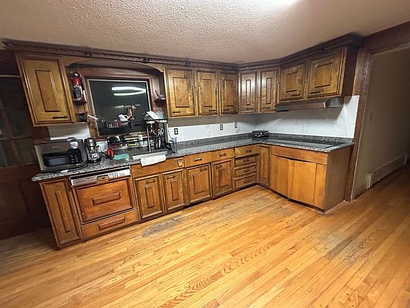 4th image of 58 Shea St