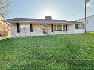 913 Blossom Ln, Saint Louis, MO 63119