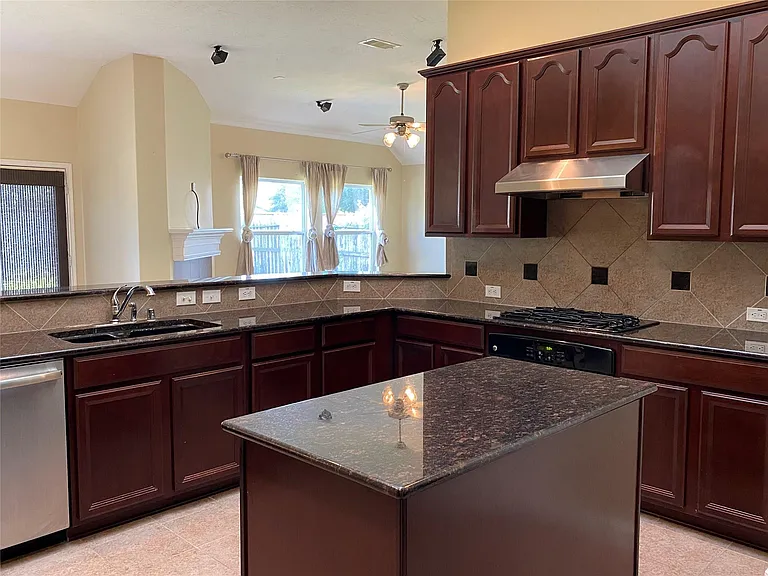 22055 Canyonwood Park Ln — Photo 3