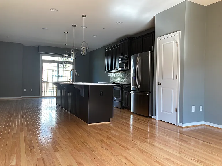 10942 Parkshire Ln — Photo 3