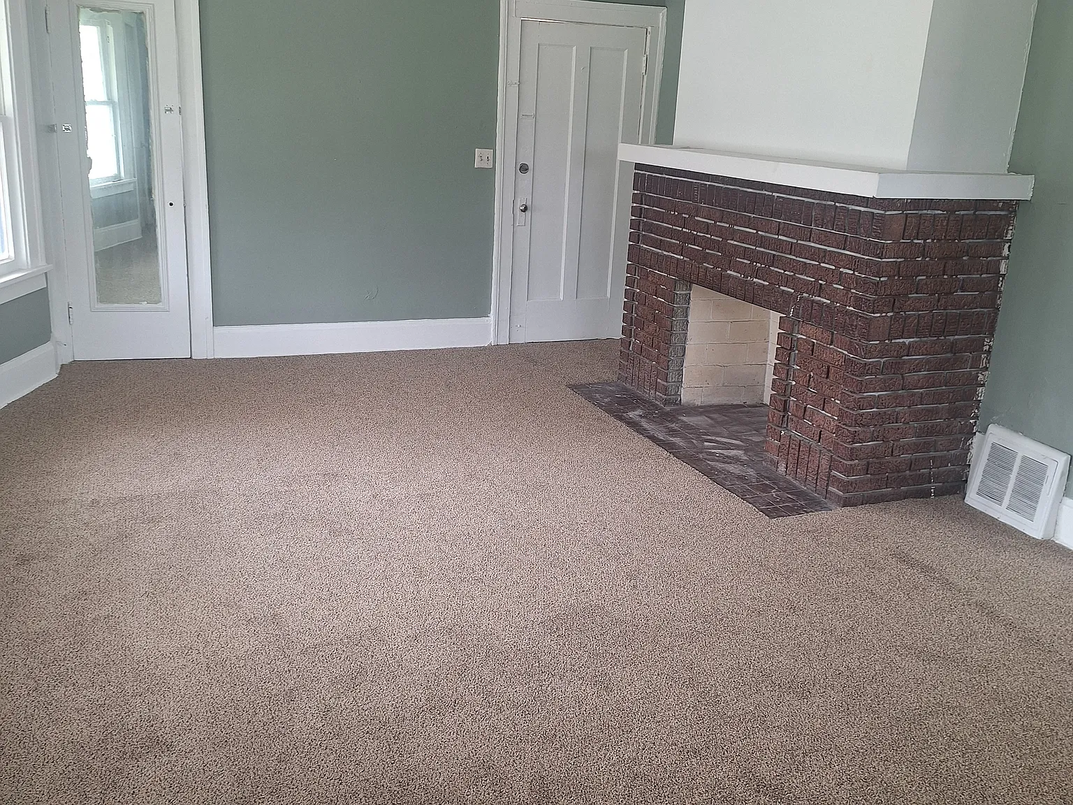 921 Eddy Rd — Photo 3