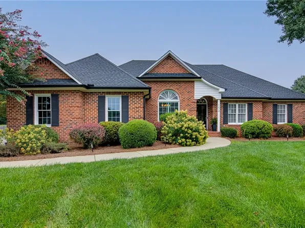 154 Suntree Dr, Advance, NC 27006