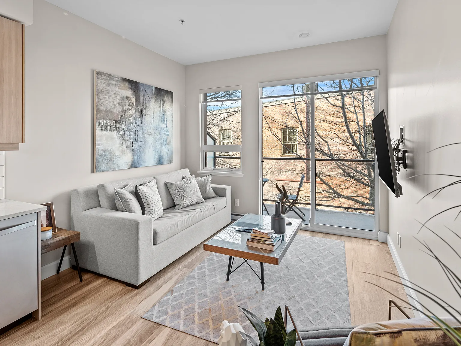 595 Pandora Ave — Photo 3