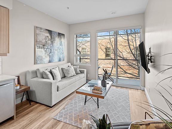 3rd image of 595 Pandora Ave #216