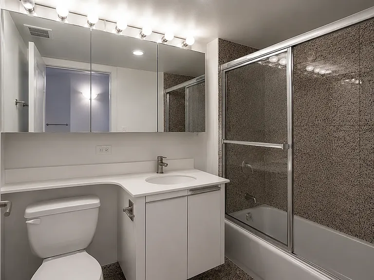 207 E 37th St #3B — Photo 6