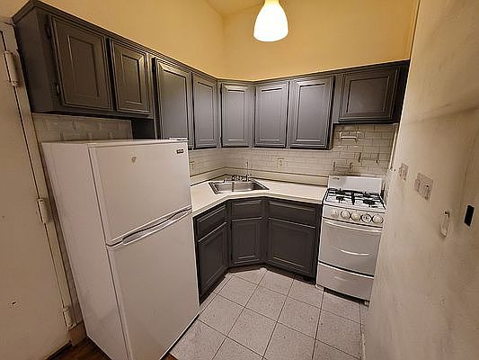 3rd image of 2333 1st Ave APT 1B