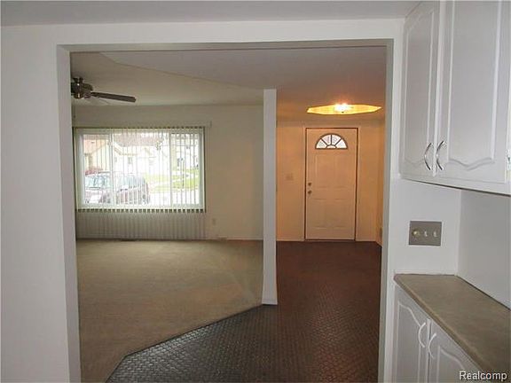 4th image of 39325 Worchester St