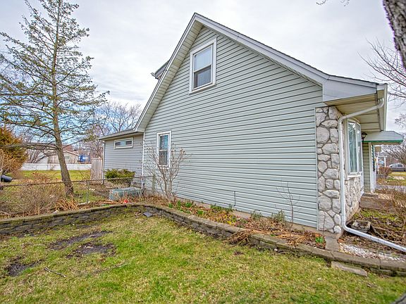 3rd image of 236 E Lyndale Ave