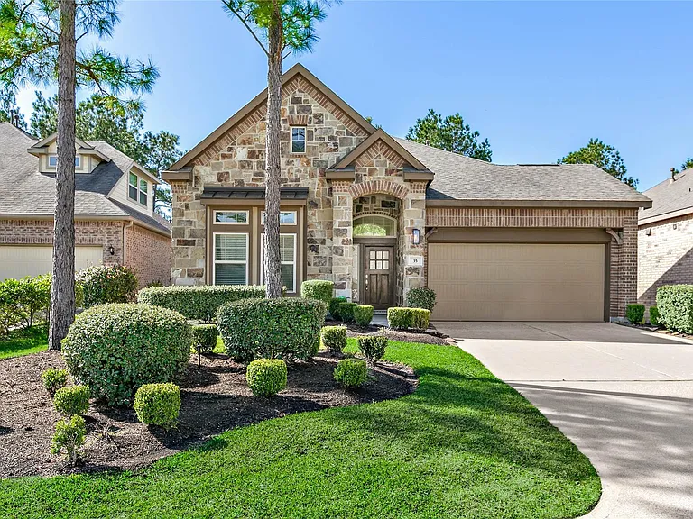 35 E Wolf Cabin Cir — Photo 1