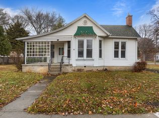 214 E William St, Monticello, IL 61856