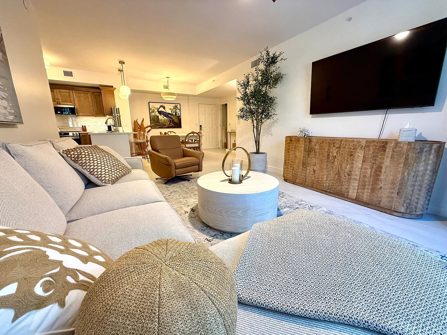 2 bed, 2.0 bath, 1120 sqft, $6,500 — Photo 3