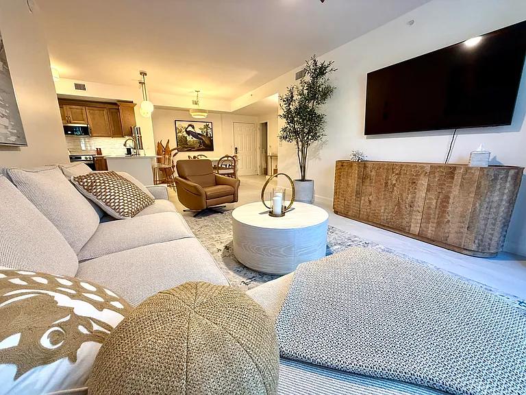 780 Sapodilla Ave #207 — Photo 3