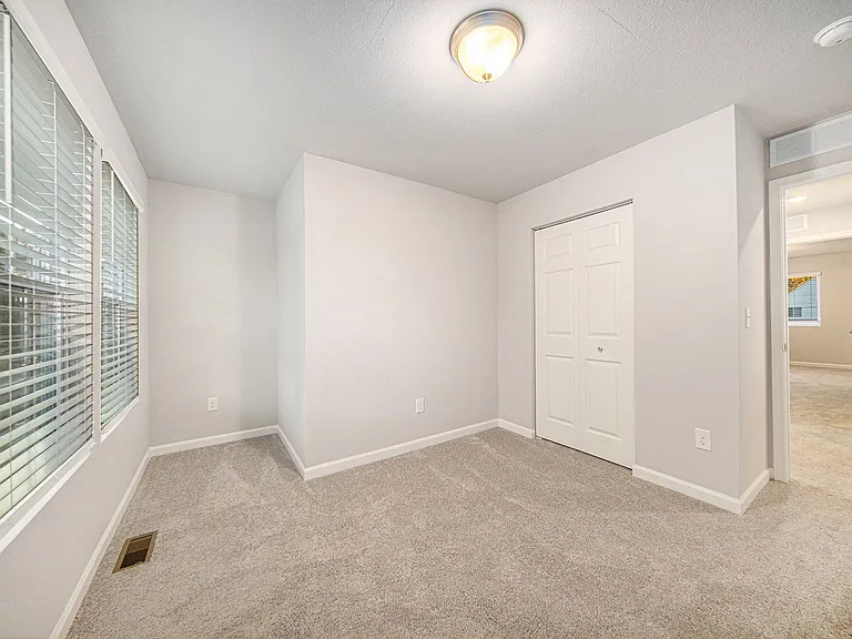 1027 Maple Ave — Photo 11