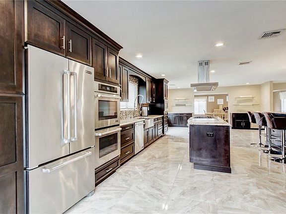 5th image of 23 Pecan Valley Dr