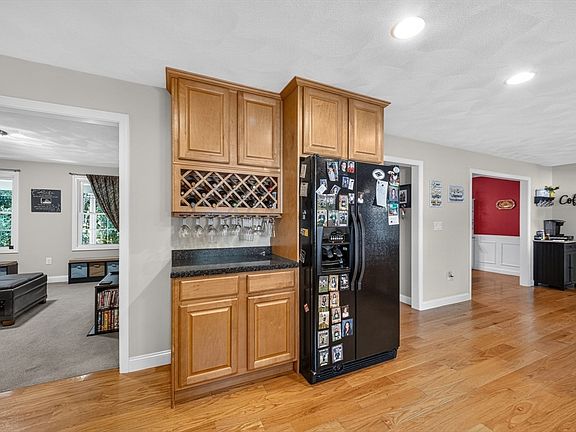 5th image of 40 Adelman Rd