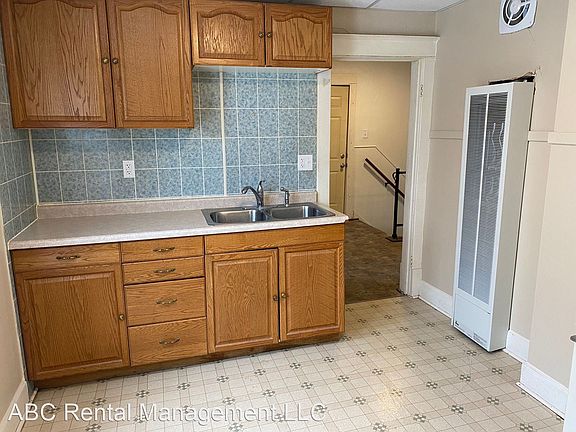 4th image of 915 1/2 3rd Ave S