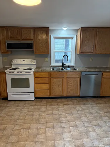 211A N Railroad St Photo 1