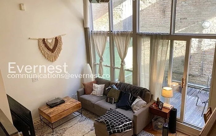 1 bed, 1.0 bath, 900 sqft, $1,995 — Photo 1