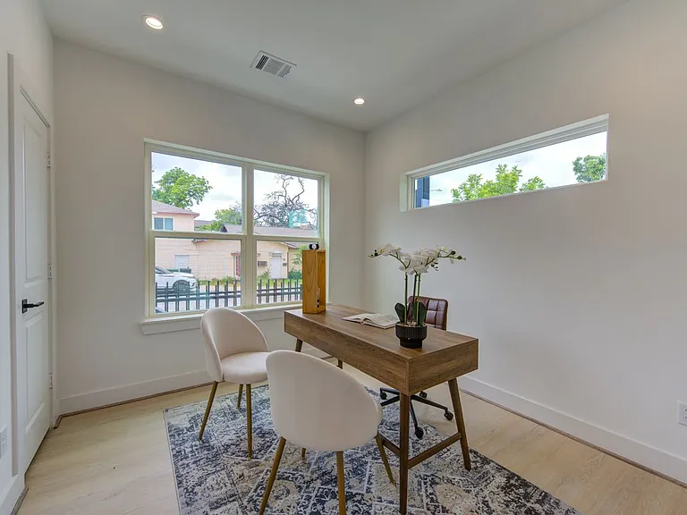 2310 Reinerman St — Photo 47